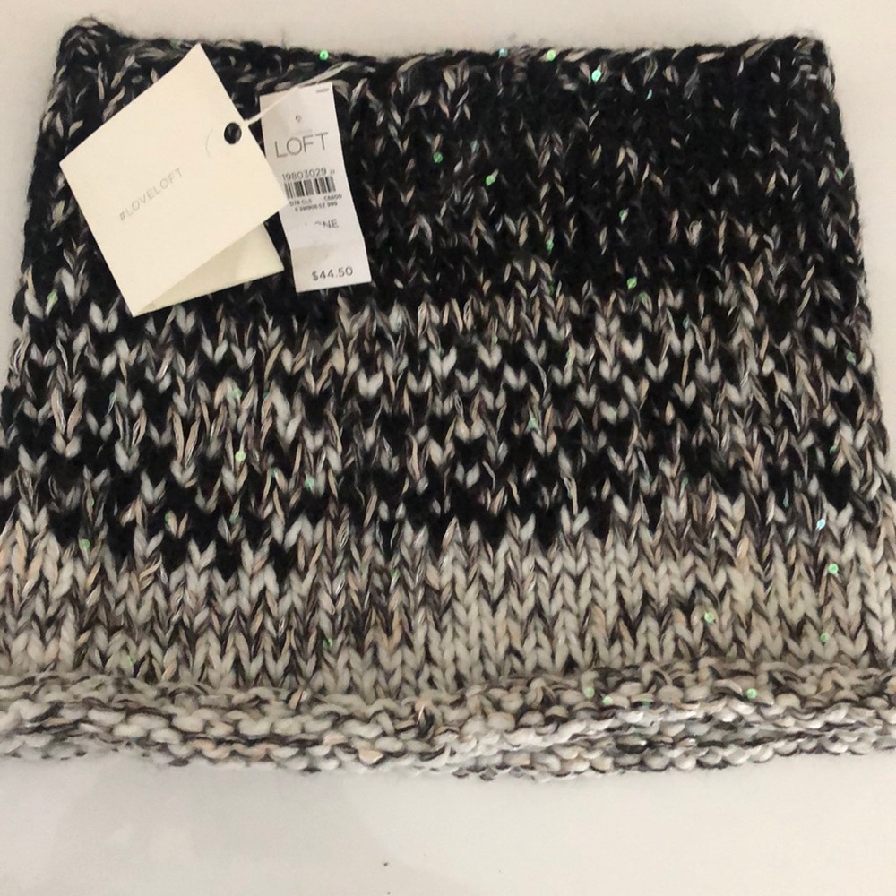 Never worn beautiful scarf!